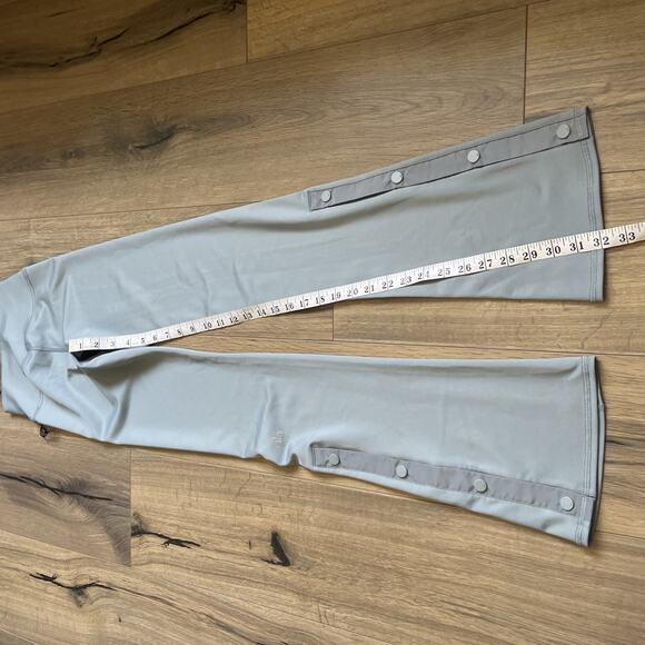 NEW ALO Airlift High Waist Game Changer Legging Cosmic Grey Size XS Flare Leg - Picture 12 of 13